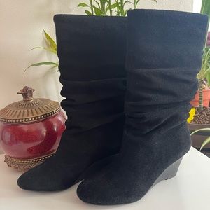 Alex Marie Wedges Boots in Suede Black